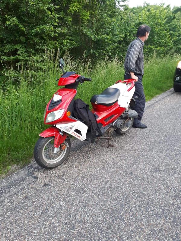 Policjanci po służbie zatrzymali pijanego kierowcę jednośladu.To piłkarze Oldbojów Iskry Białogard. 