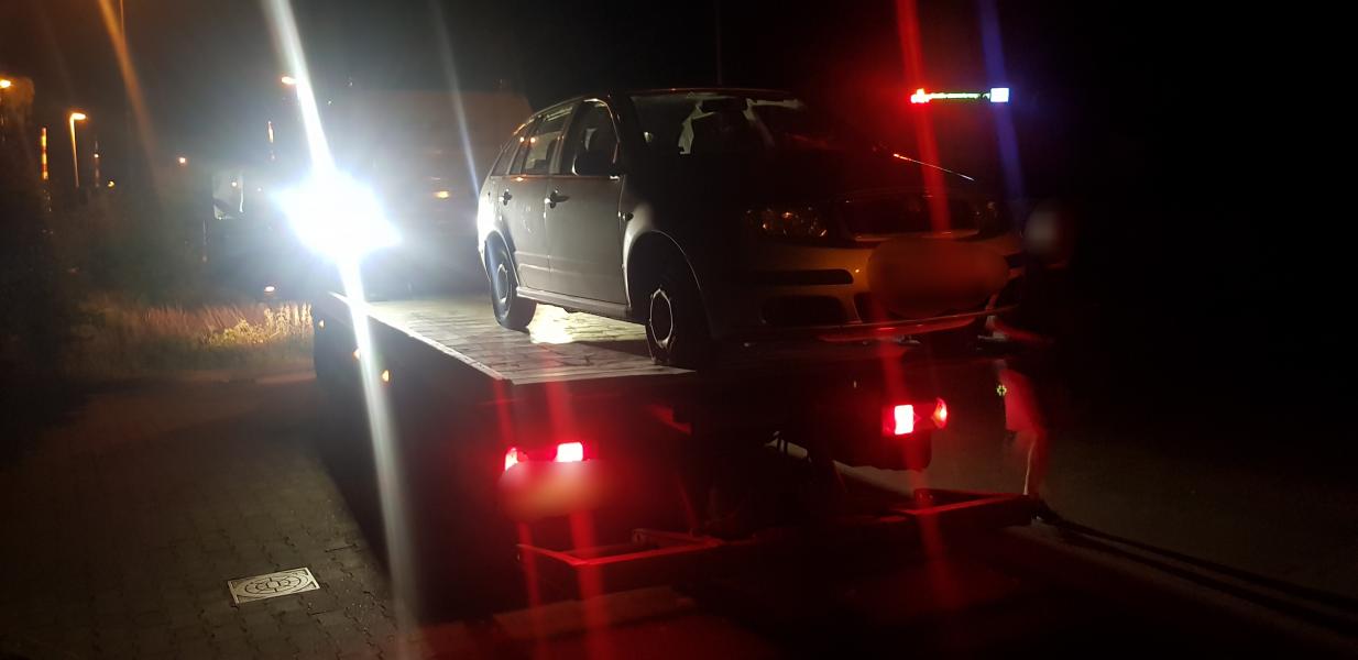 Pijany i bez uprawnień jechał wężykiem.