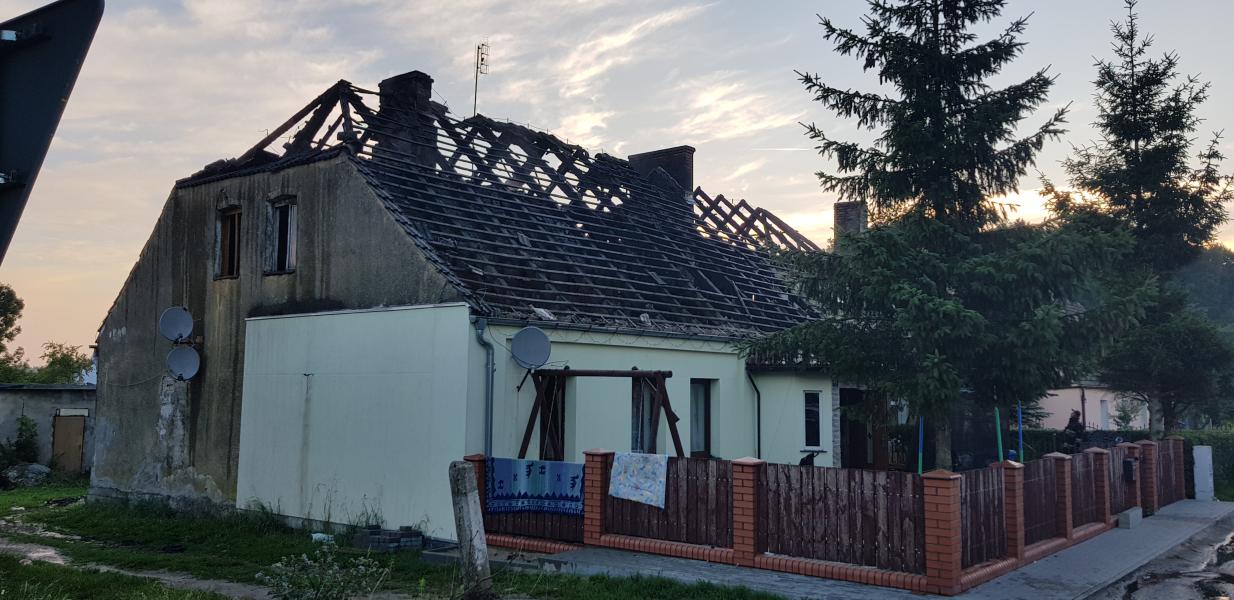 Nocny pożar domu w Białogardzie - ewakuowano  11 osób w tym 4 dzieci ! 