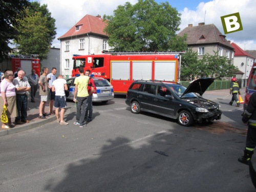 Kolizja na skrzyżowaniu równorzędnym - ZDJĘCIA