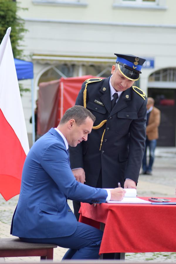 Powiatowe Obchody Dnia Strażaka w Białogardzie. Awanse i odznaczenia.