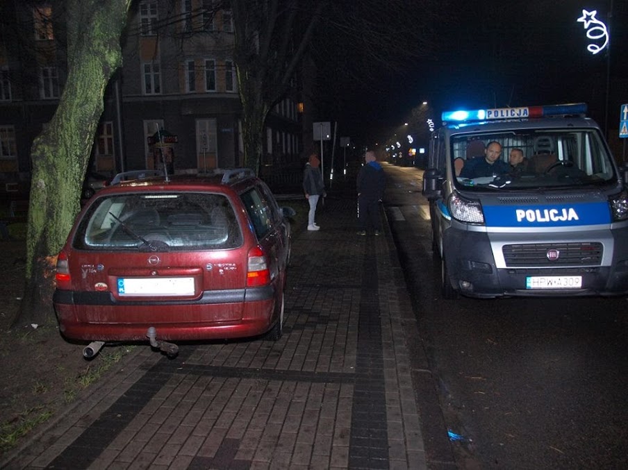 Pijana kobieta za kółkiem 