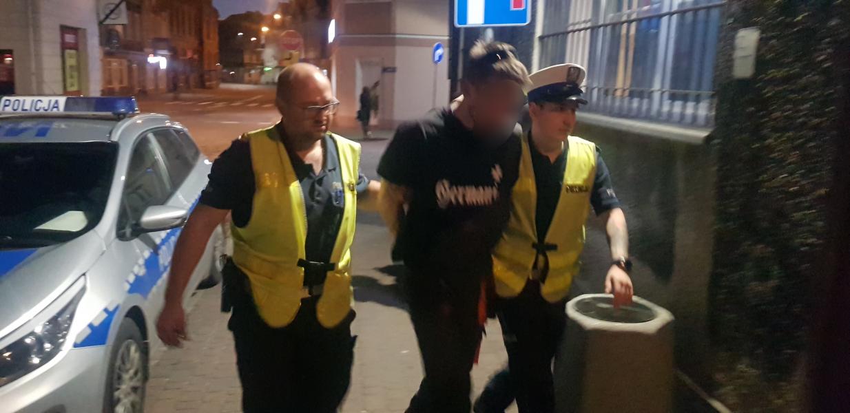 Pijany i bez uprawnień jechał do Szczecina - wpadł pod Białogardem i trafił do aresztu! ZDJĘCIA  