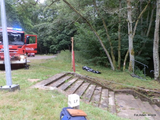 Tragiczny wypadek - Mężczyzna utonął w samochodzie