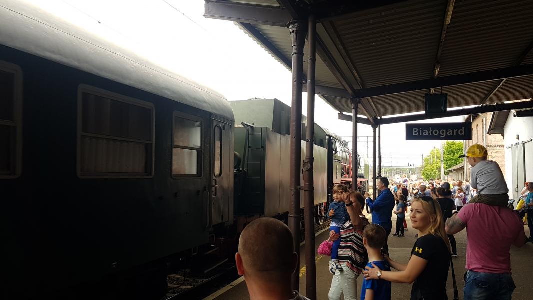 Przejazd pociągu PIRAT przez Białogard - Międzynarodowy Dzień Dziecka. 