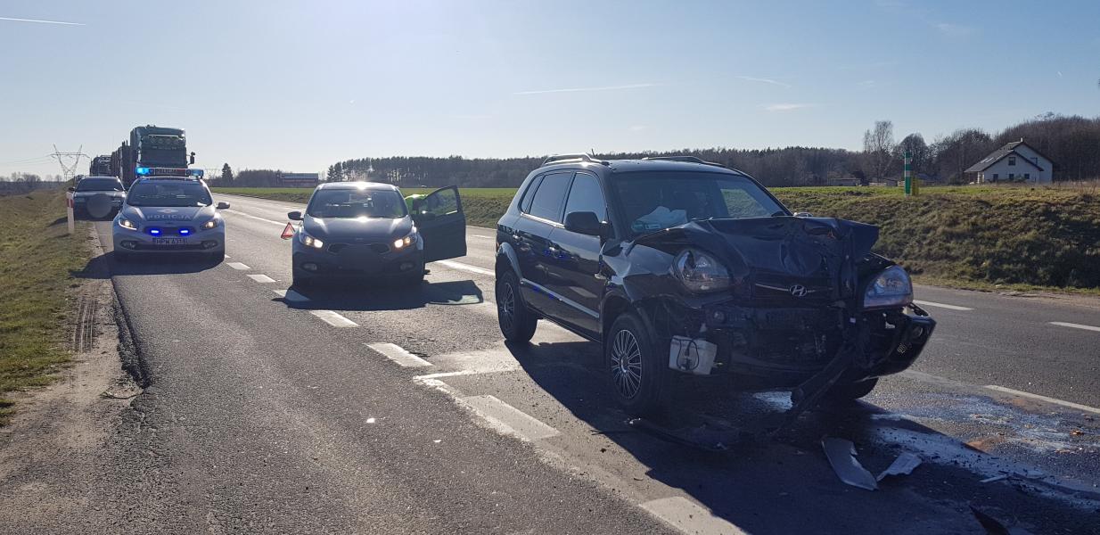 Zderzenie trzech pojazdów na obwodnicy Karlina. Droga całkowicie zamknięta!