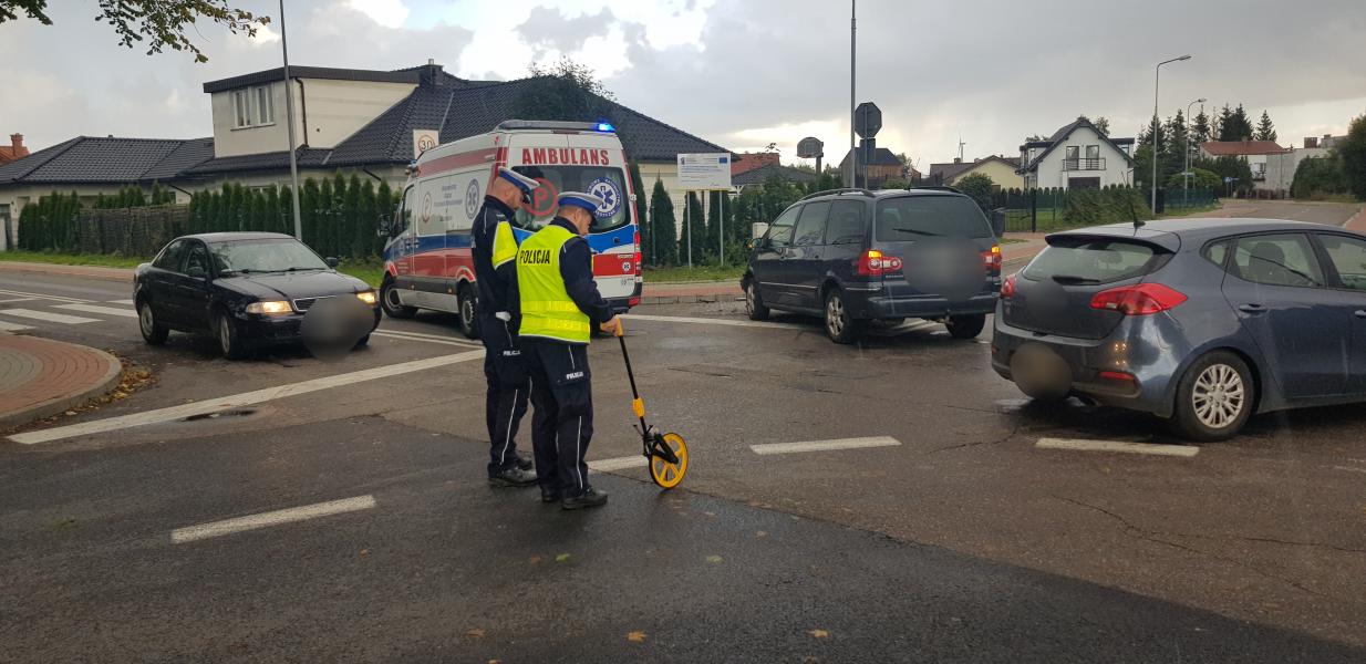 Zderzenie dwóch pojazdów! Kolejny kierowca bez uprawnień! 