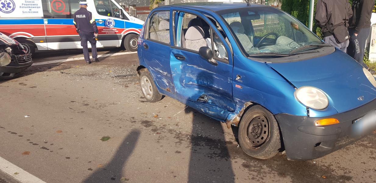 Zderzenie dwóch pojazdów! Kolejny kierowca bez uprawnień! 