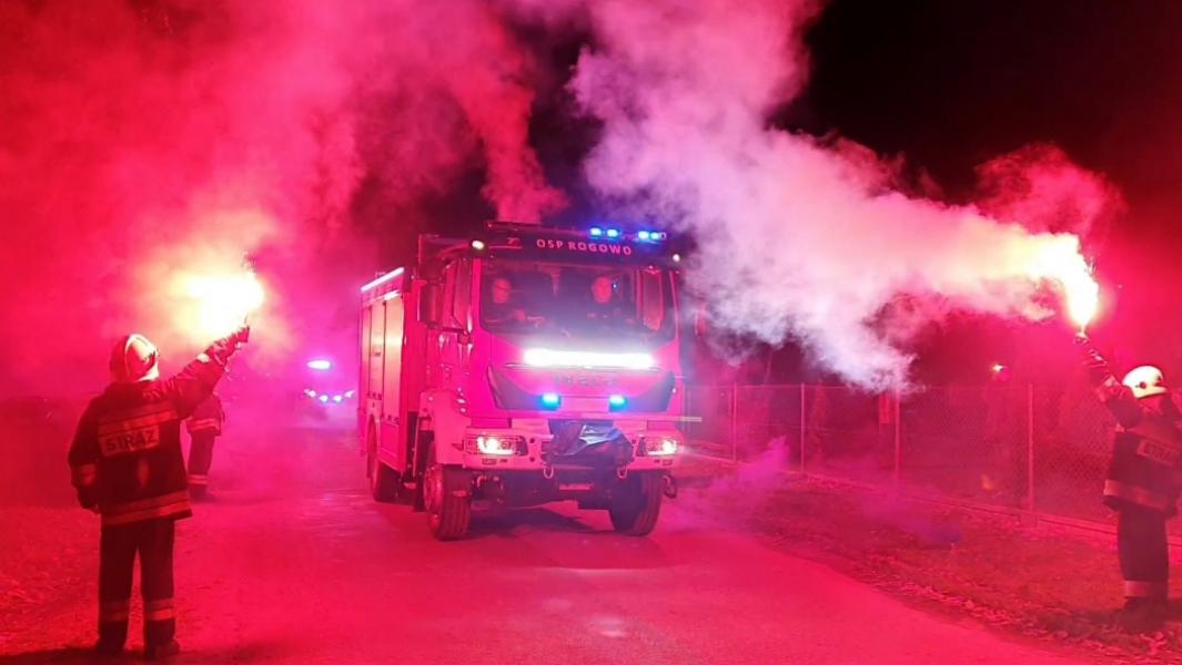 Powitanie nowego wozu ratowniczo gaśniczego w OSP Rogowo 
