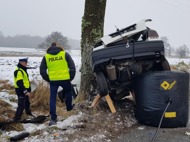 Śmiertelny wypadek pod Białogardem - nie żyje kierowca Volkswagena! 
