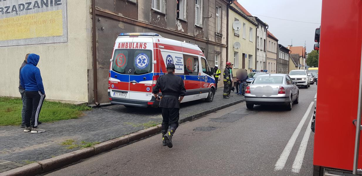 W jednym z mieszkań zawalił się strop! Na miejscu służby ratunkowe.