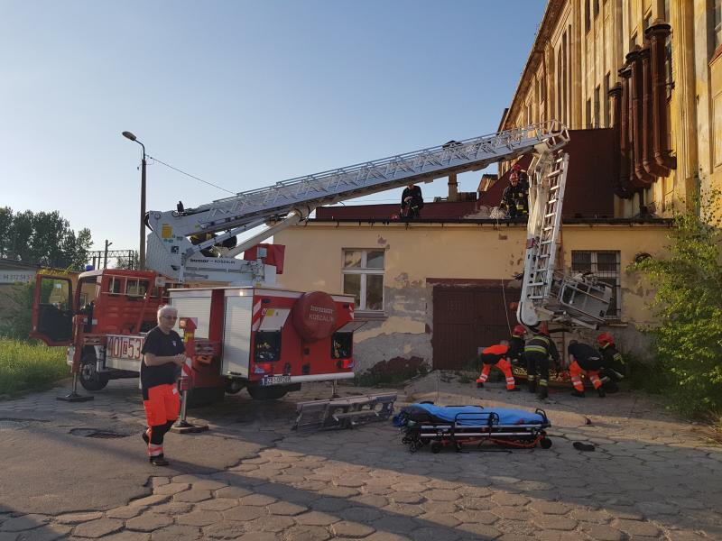 PILNE! Wypadek na dachu mógł zakończyć się tragedią!