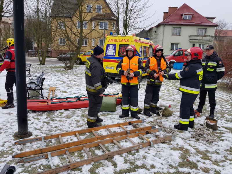 Wspólna akcja Policji, Straży Pożarnej oraz WOPR powiatu białogardzkiego. 