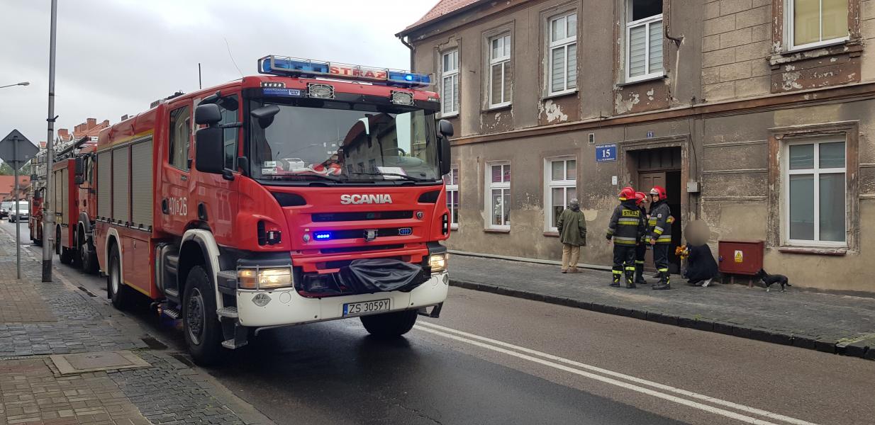 W jednym z mieszkań zawalił się strop! Na miejscu służby ratunkowe.