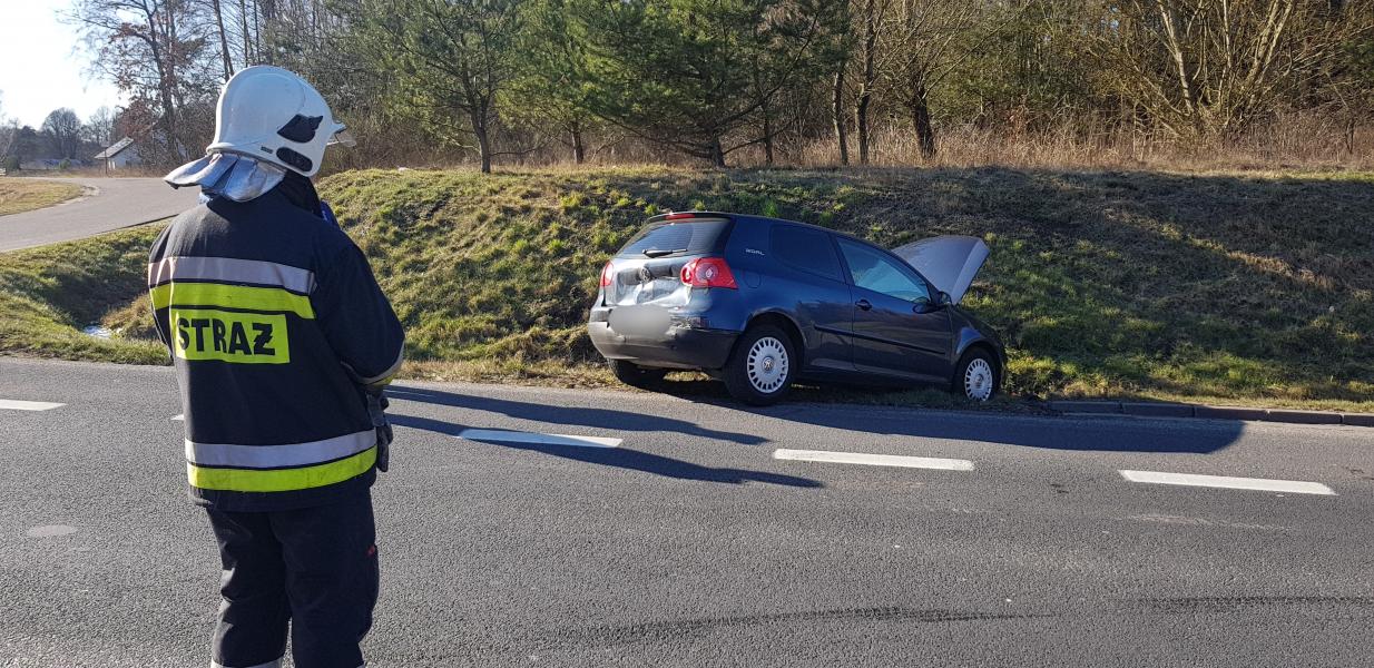 Zderzenie trzech pojazdów na obwodnicy Karlina. Droga całkowicie zamknięta!