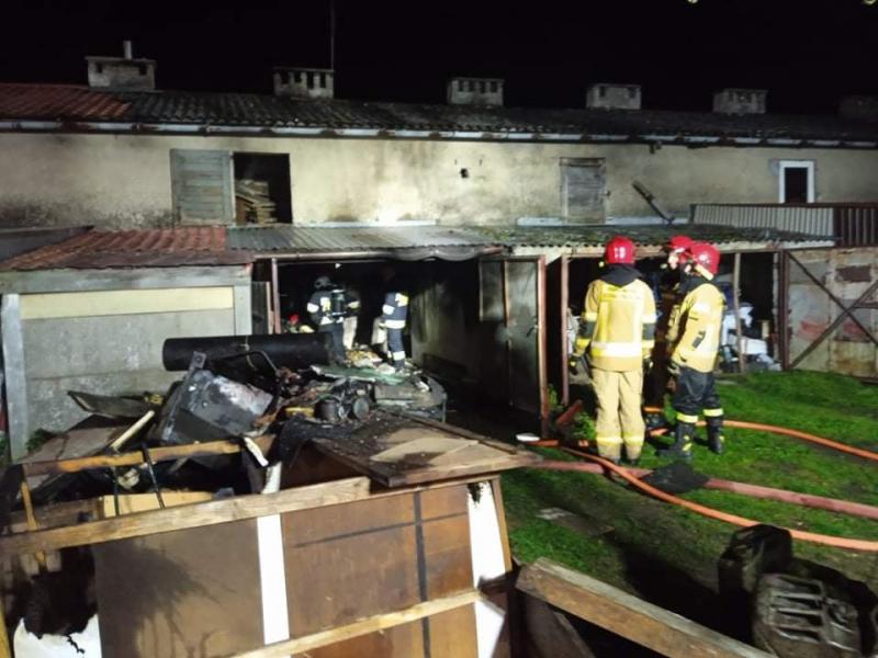 Pożar garaży w Karlinie