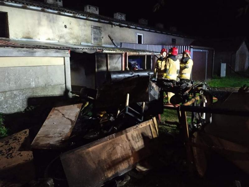 Pożar garaży w Karlinie