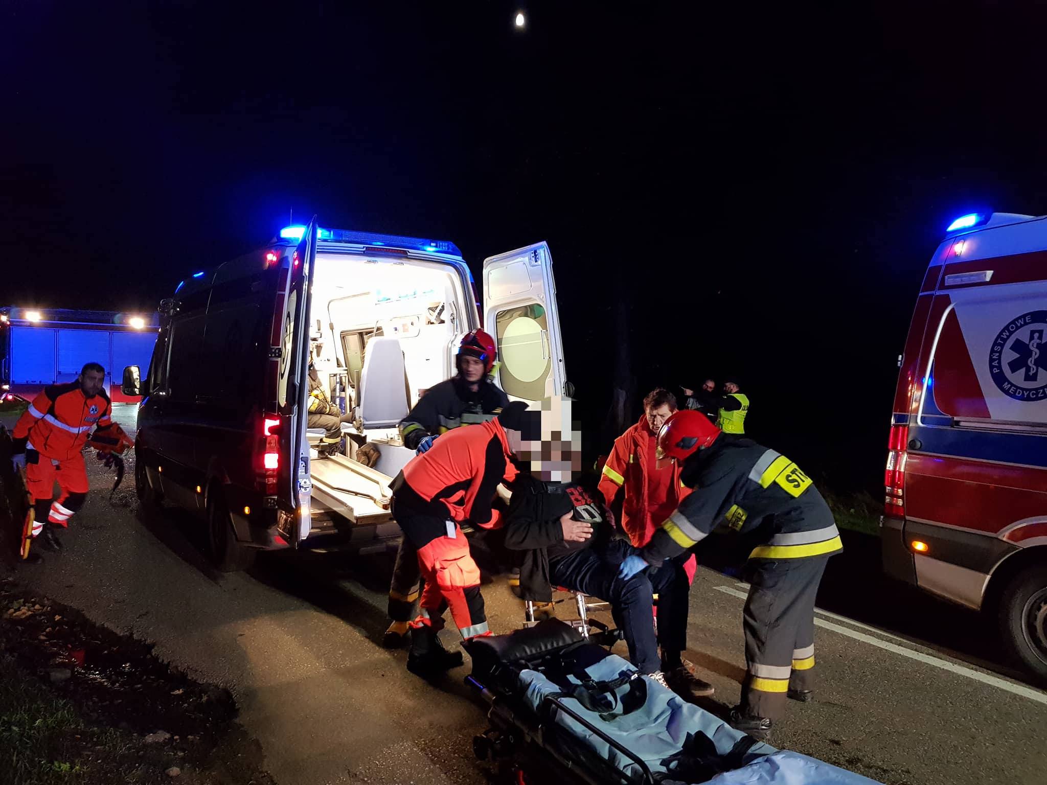 GROŹNY WYPADEK POD BIAŁOGARDEM - 5 OSÓB POSZKODOWANYCH