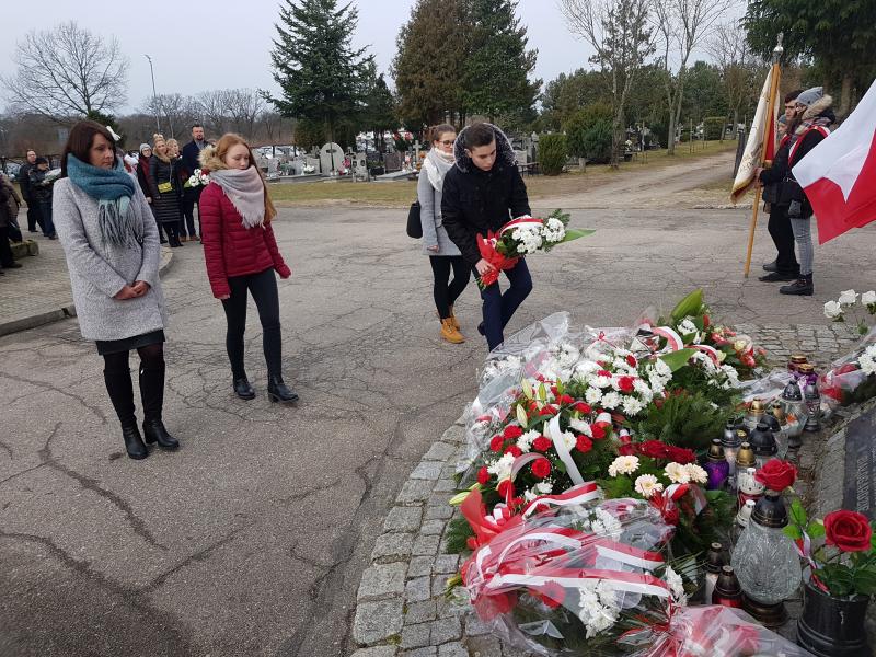 Obchody 79 Rocznicy I Masowej Deportacji Polaków na Sybir i do Kazachstanu. Msza znicze i kwiaty.