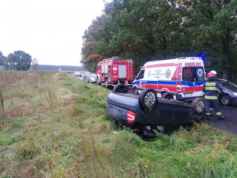 Dachowanie auta osobowego na trasie Koszalin - Tychowo! Wyglądało groźnie. 