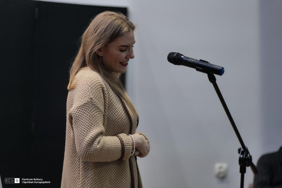 Wernisaż prac malarskich pod wspólnym hasłem POGAŃSTWO/MAGIA KWIATÓW autorstwa Mariny Shavlovskaya.