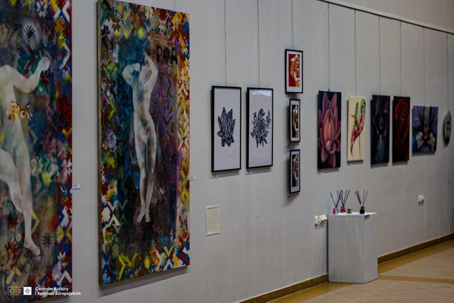 Wernisaż prac malarskich pod wspólnym hasłem POGAŃSTWO/MAGIA KWIATÓW autorstwa Mariny Shavlovskaya.