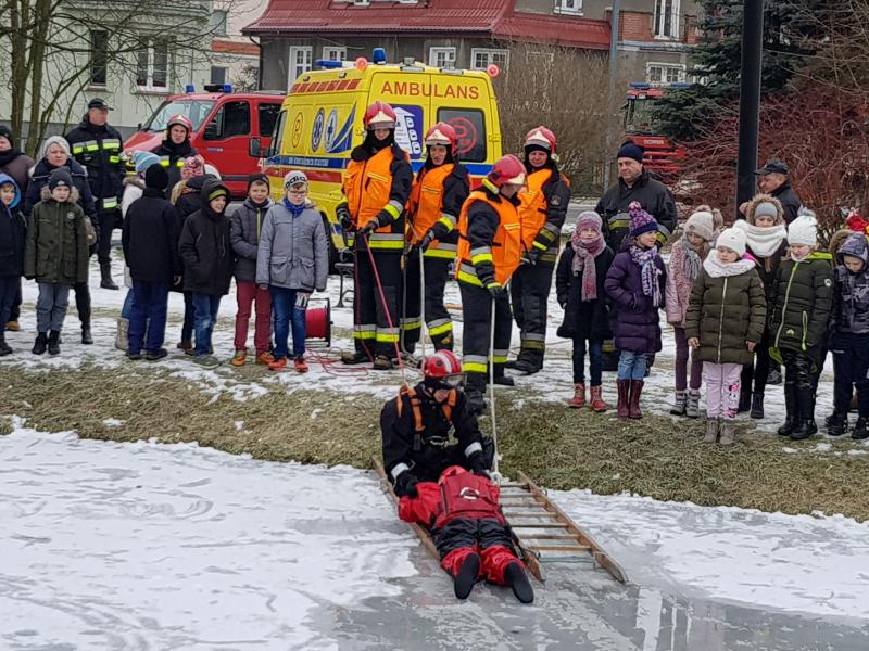 Wspólna akcja Policji, Straży Pożarnej oraz WOPR powiatu białogardzkiego. 
