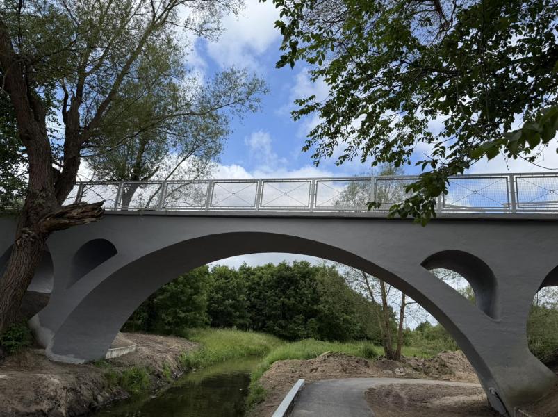 Nowa trasa rowerowa na dawnym nasypie kolejki wąskotorowej prawie gotowa