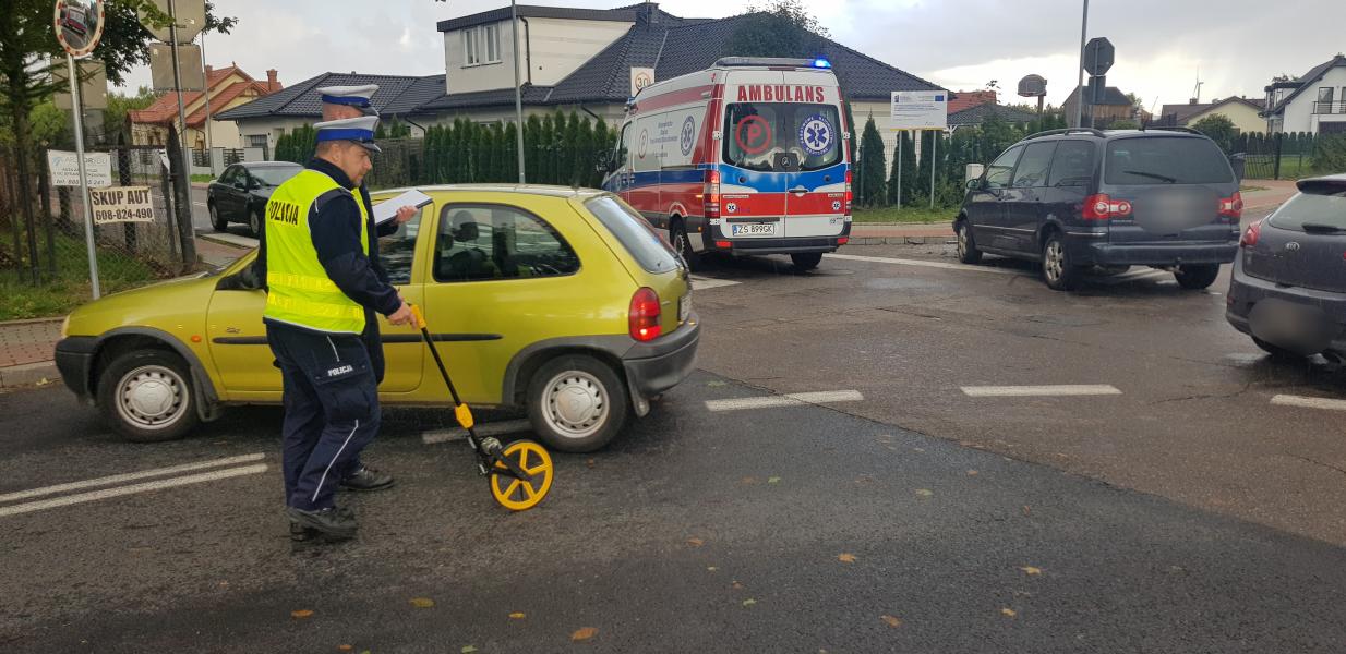 Zderzenie dwóch pojazdów! Kolejny kierowca bez uprawnień! 