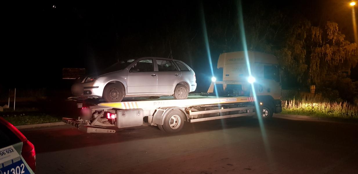 Pijany i bez uprawnień jechał wężykiem.