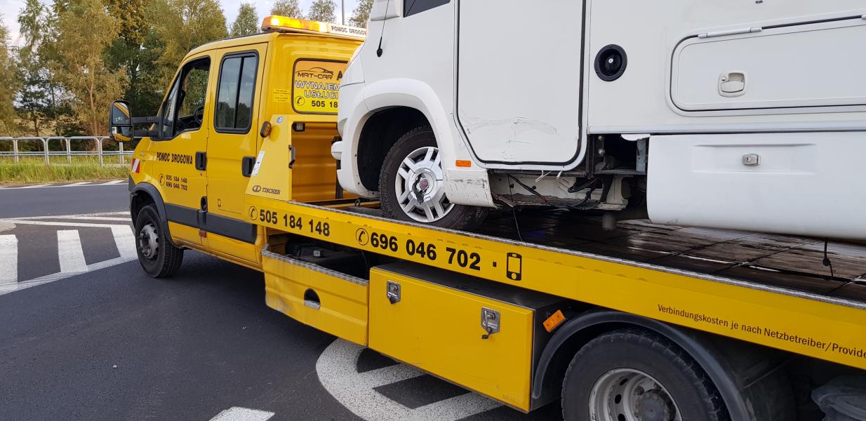 Wypadek na obwodnicy Karlina - zderzenie trzech pojazdów. W akcji śmigłowiec LPR.  