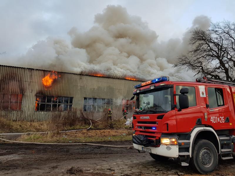 Ogromny pożar w Białogardzie! Przyczyną może być podpalenie. Foto Video!  