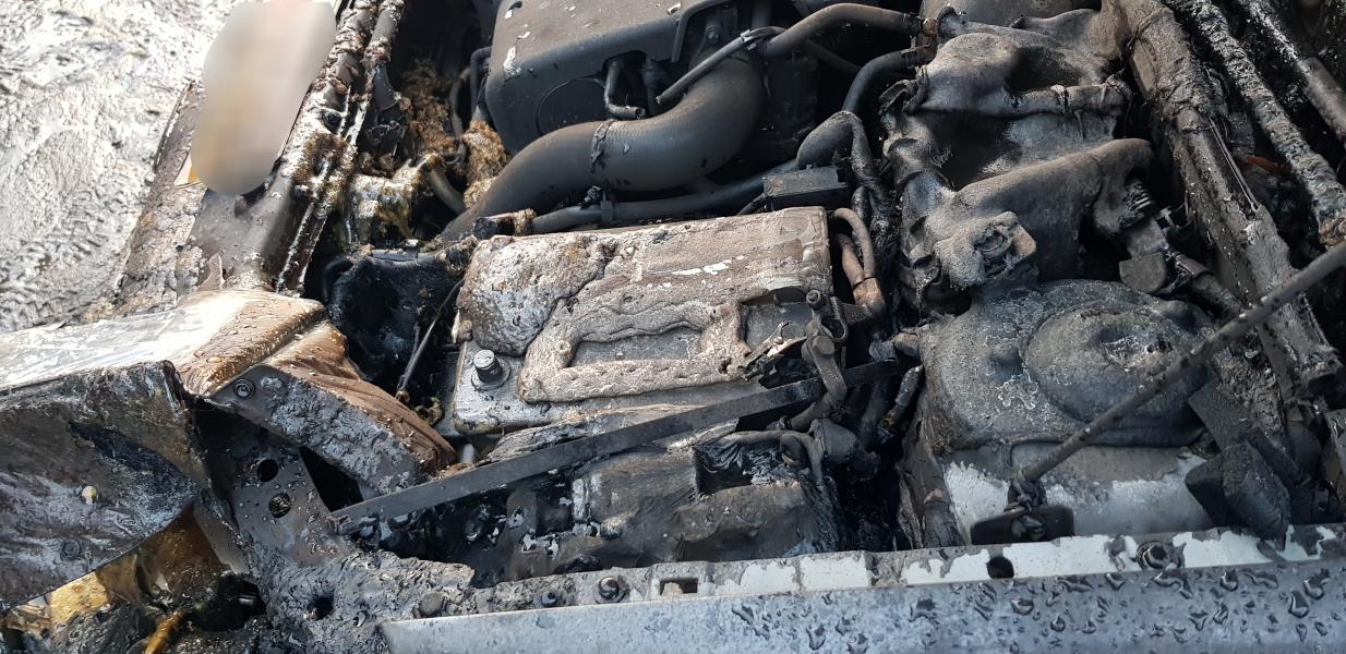 Pożar samochodu w Białogardzie - opel spłonął niemal doszczętnie. 