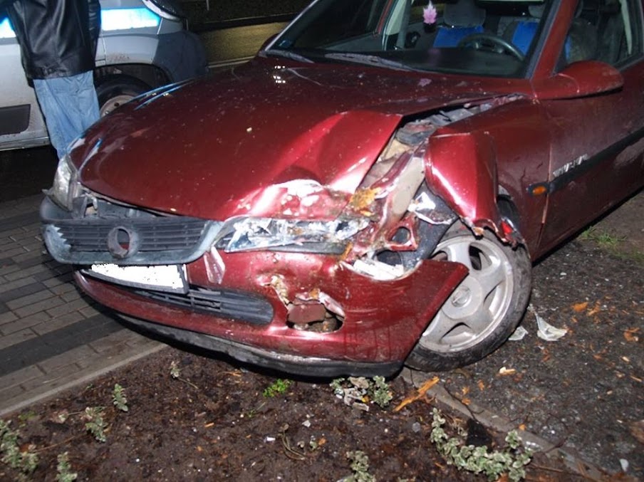 Pijana kobieta za kółkiem 