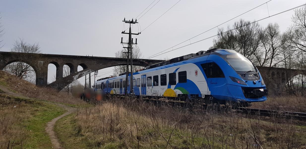 O krok od tragedii na czynnym torowisku! 