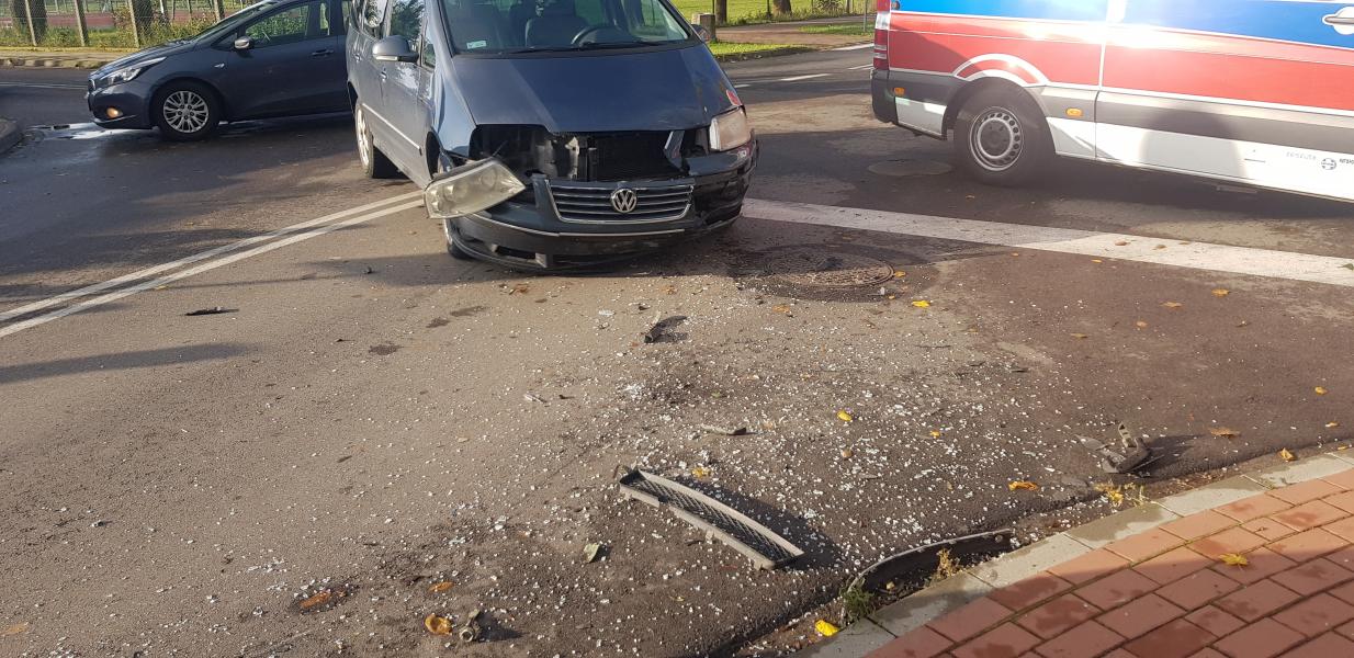 Zderzenie dwóch pojazdów! Kolejny kierowca bez uprawnień! 