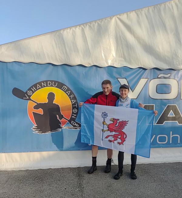 Z połamanym sterem… prosto do mety – niezwykła historia z Maratonu Vohandu