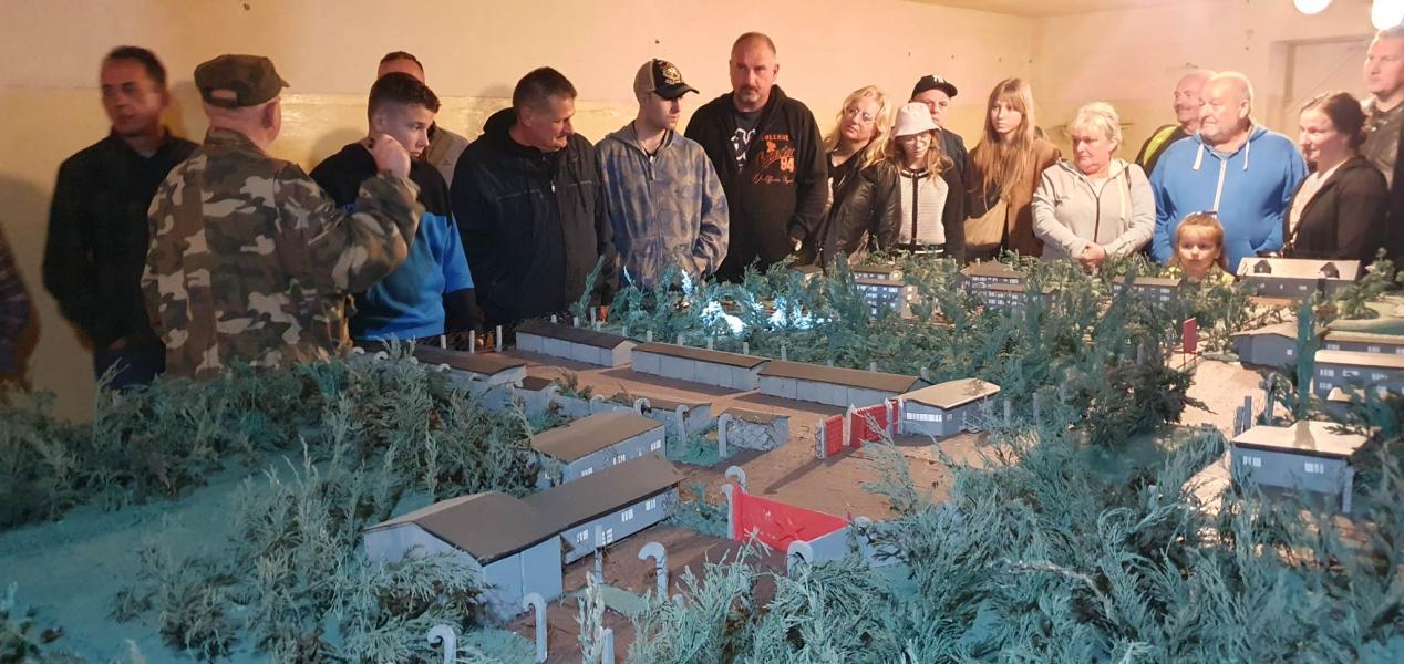 MUZEUM ZIMNEJ WOJNY PODBORSKO 3001 - Zwiedzanie z przewodnikiem przyciągnęło setki osób. 