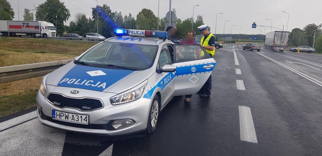 Uderzył w tył volkswagena  - wydmuchał ponad dwa promile! 