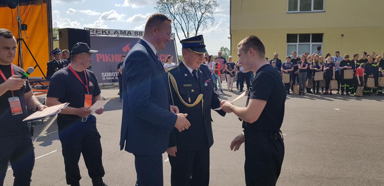 Zawody sportowo  - pożarnicze zakończył strażacki piknik.