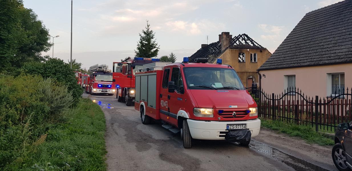 Nocny pożar domu w Białogardzie - ewakuowano  11 osób w tym 4 dzieci ! 