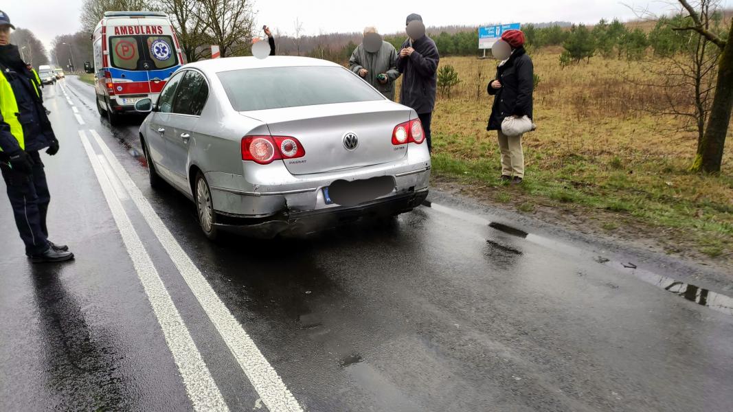 Zderzenie pojazdów pod Karlinem. Dwie osoby ranne. 