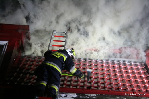Pożar kamienicy w Karlinie. Ewakuowano mieszkańców.