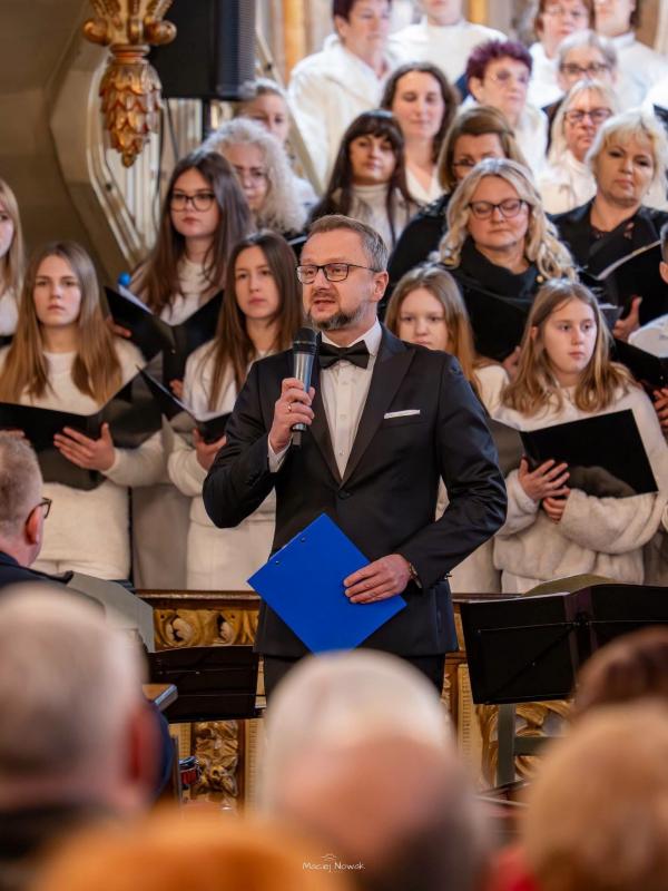Jubileusz 15-lecia chóru Bel Canto wypełnił białogardzką świątynię muzyką