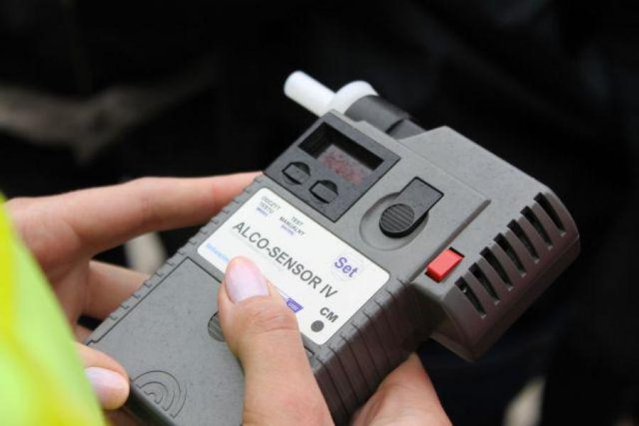 Wężykiem po Tychowie! Kierowca Fiata był kompletnie pijany.