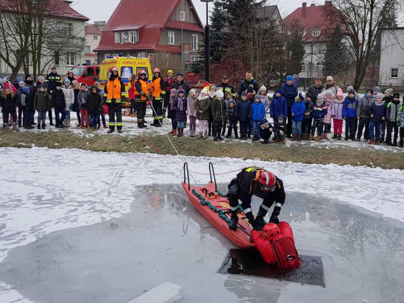 Wspólna akcja Policji, Straży Pożarnej oraz WOPR powiatu białogardzkiego. 