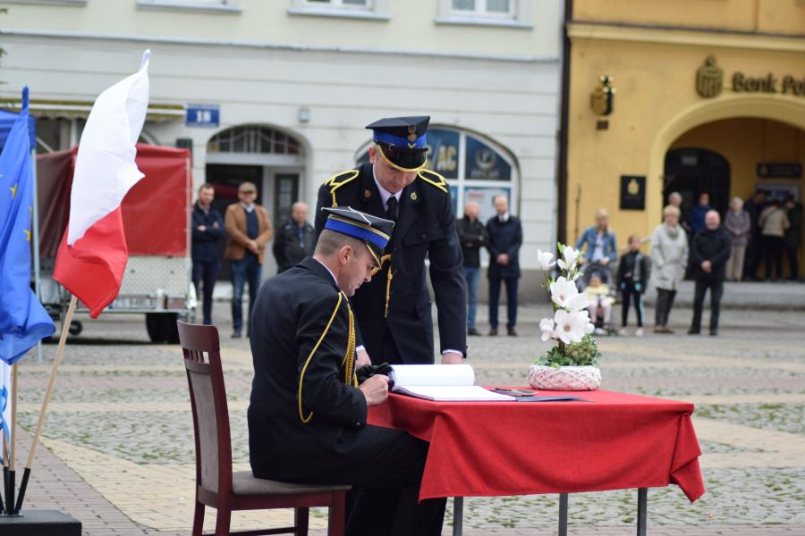 Powiatowe Obchody Dnia Strażaka w Białogardzie. Awanse i odznaczenia.