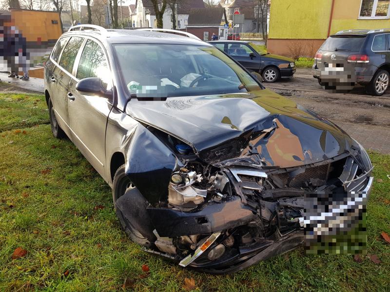 Zderzenie dwóch aut w centrum Białogardu.