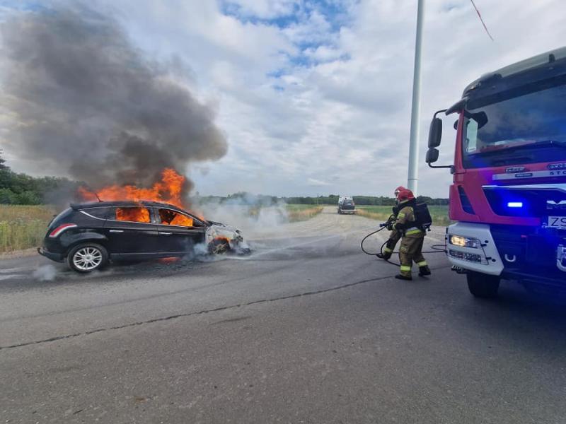 Pożar samochodu w powiecie Białogardzkim