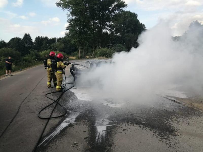 Pożar samochodu w powiecie Białogardzkim